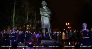 Митинг "Поклонимся Максиму" состоялся у памятника Богдановичу в Минске 000027 25703 big - Информационно-аналитическое издание города Могилев