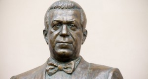 Памятник Иосифу Кобзону открыли в Москве 4321b2e1a0dfaa24d2354425a81c8af1 - Информационно-аналитическое издание города Могилев