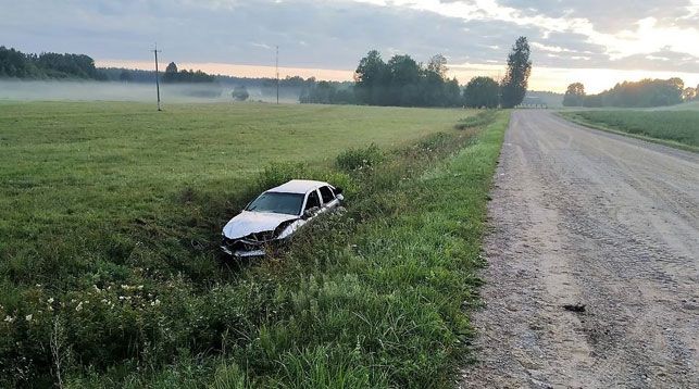 Легковушка перевернулась в Островецком районе, погиб водитель Легковушка перевернулась в Островецком районе, погиб водитель