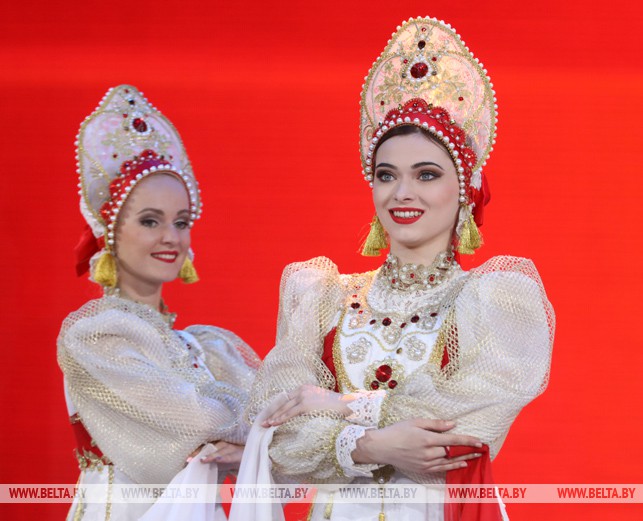 ФОТОФАКТ: Концерт Надежды Кадышевой прошел в Летнем амфитеатре в Витебске