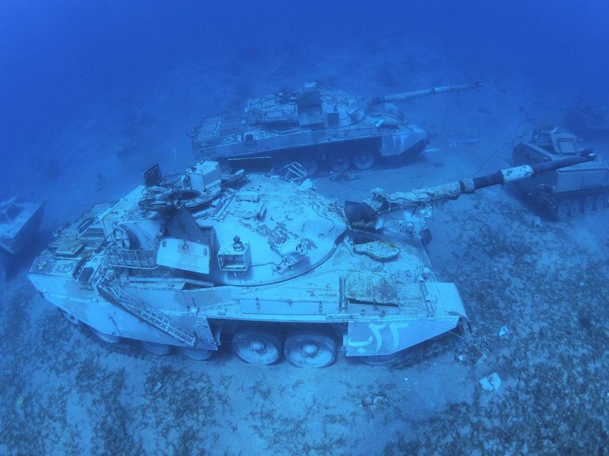ФОТОФАКТ: В Иордании открылся подводный музей военной техники ФОТОФАКТ: В Иордании открылся подводный музей военной техники