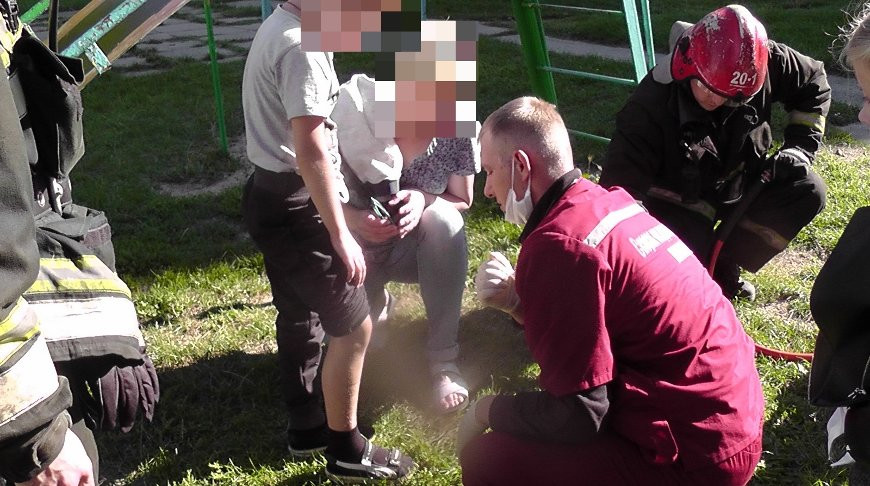В Светлогорске 7-летний мальчик застрял ногой в железной горке В Светлогорске 7-летний мальчик застрял ногой в железной горке