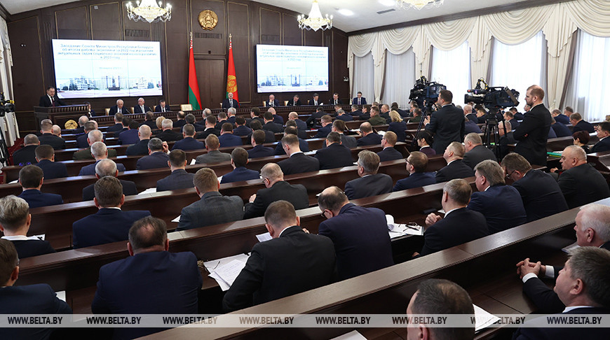 Головченко: ключевые отрасли экономики адаптировались к сложившимся условиям